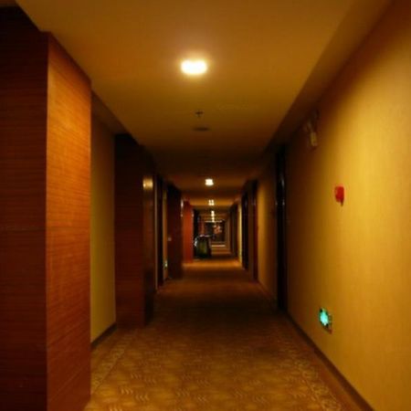 Super 8 By Wyndham Urumqi Mei Hao ภายนอก รูปภาพ